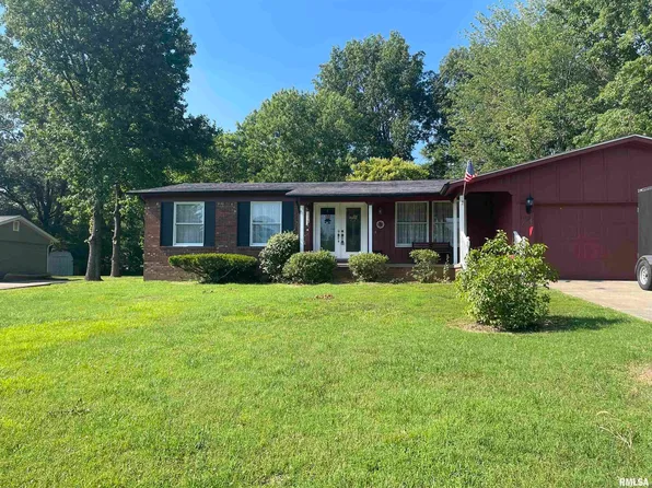 1102 Ivey Ln, Carterville, IL 62918