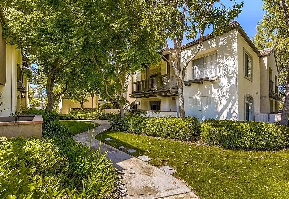 2 bed, 938 sqft, $3,500 — Photo 4