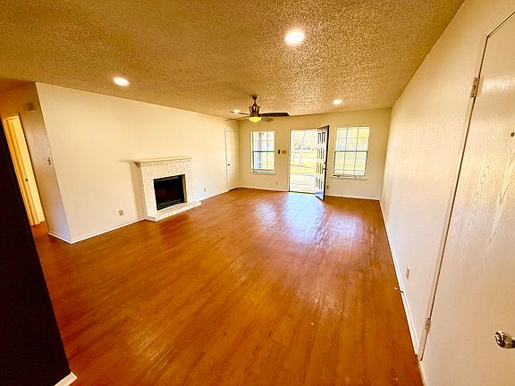 2nd image of 508 Algerita Dr #B