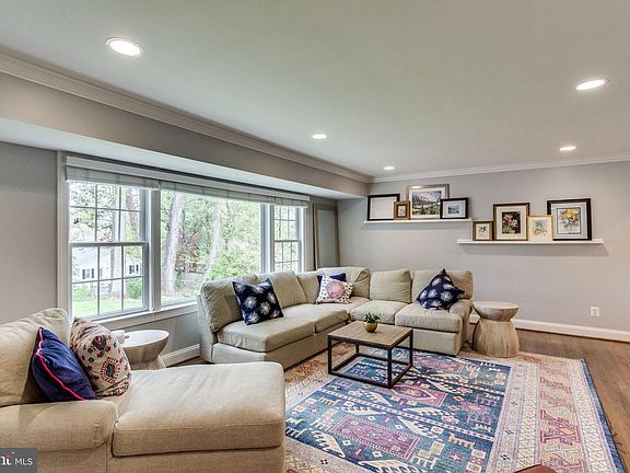 5th image of 1102 Delf Dr