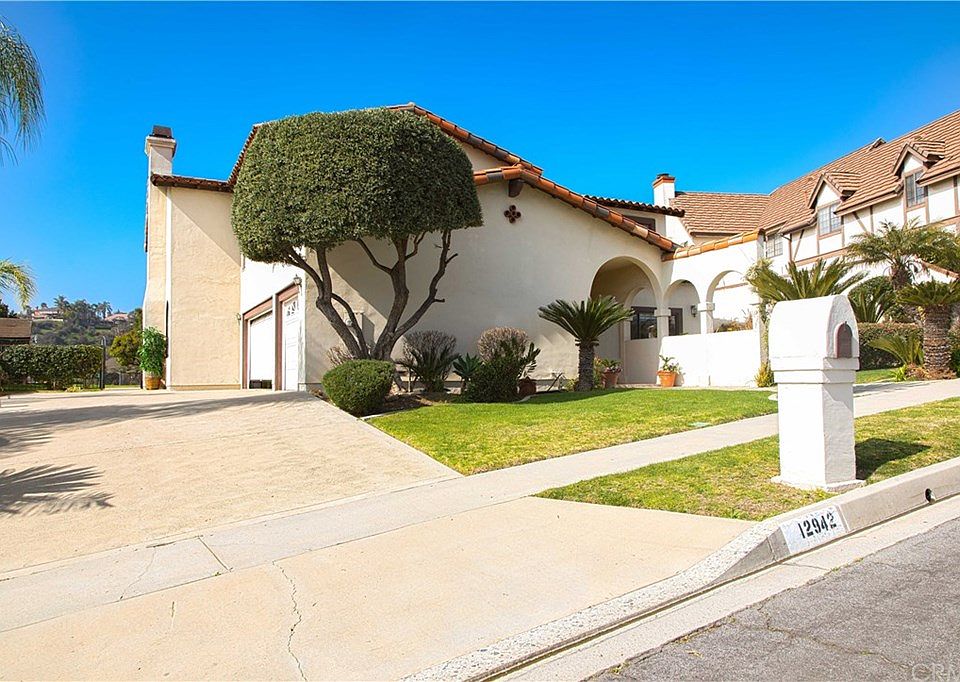 2nd image of 12942 Rimrock Ave