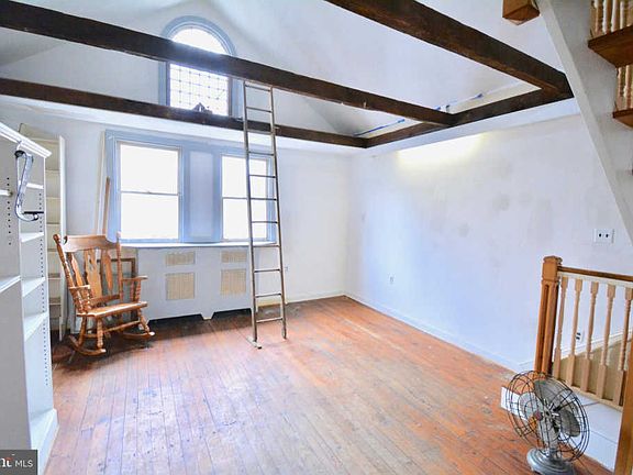 5th image of 18 W Harvey St APT D