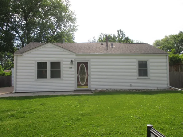 7405 N Pine St, Davenport, IA 52806