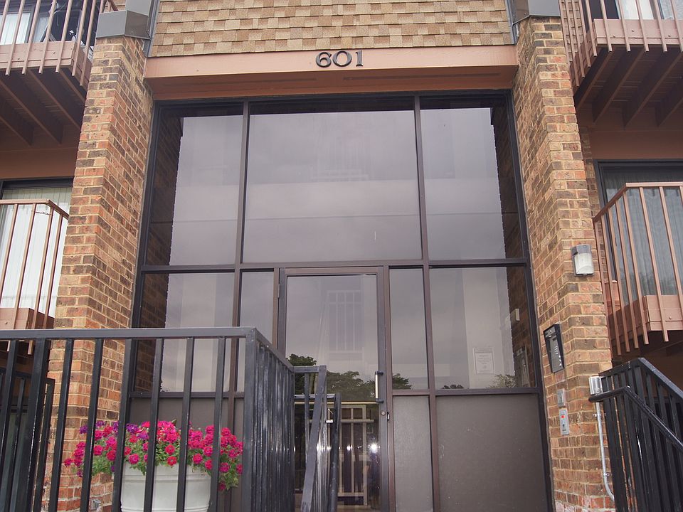 1st image of 601 Limerick Ln APT 3C
