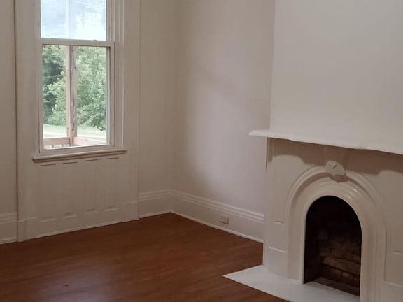 5th image of 2427 Vine St