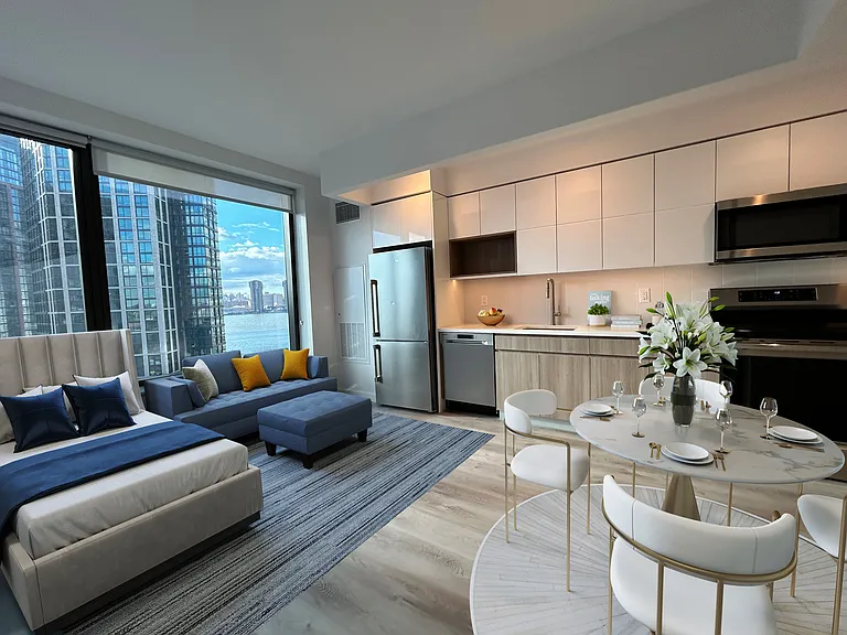 85 Commercial St #26D — Photo 1