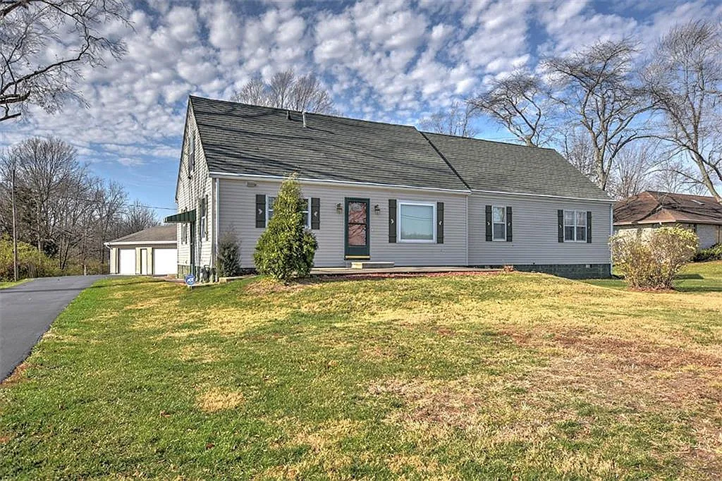 2733 S Taylor Rd photo 1