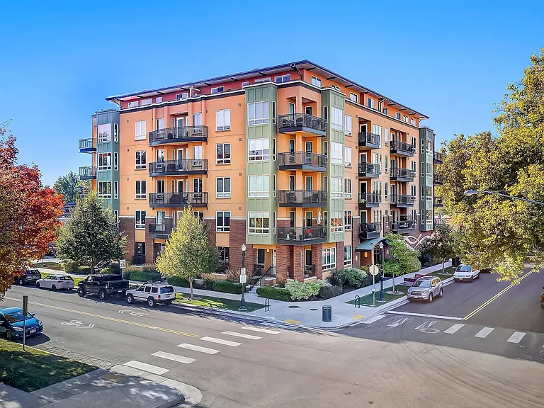 323 W Jefferson St #409 — Photo 14