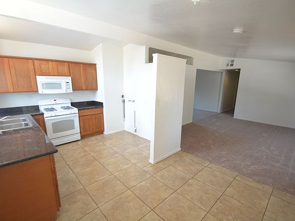5th image of 604 Mayfair Dr