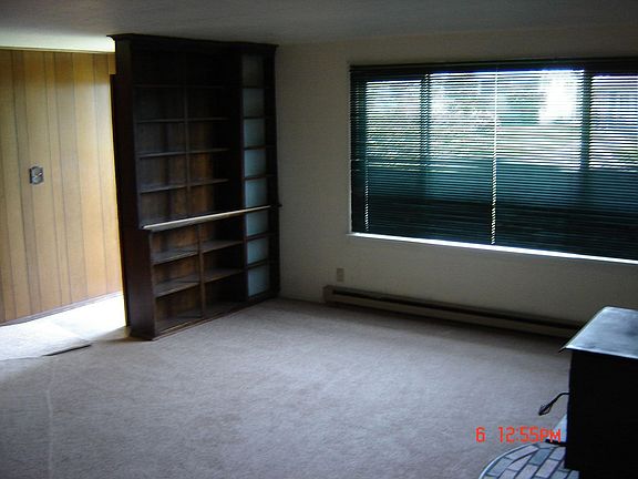 Living Room/Front Entry