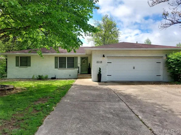 1018 E College Ave, Greenville, IL 62246