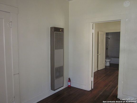 3rd image of 110 W Drexel Ave