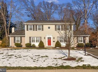 2006 Rampart Dr, Alexandria, VA 22308