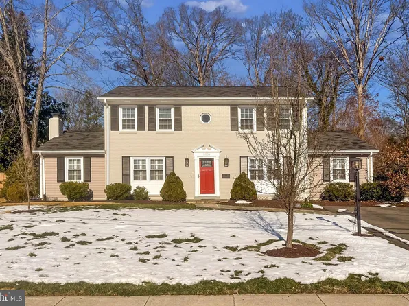 2006 Rampart Dr, Alexandria, VA 22308