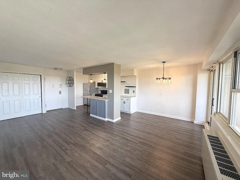 1 bed, 1.0 bath, 698 sqft, $1,700 — Photo 4
