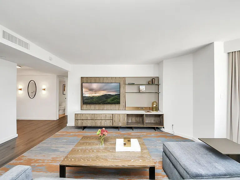 1300 Lamar St #S8 — Photo 6