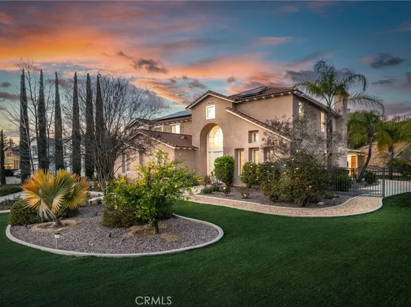 952 Creek View Ln, Redlands, CA 92373