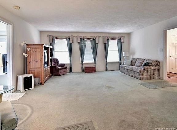 2nd image of 3323 N Waterside Dr
