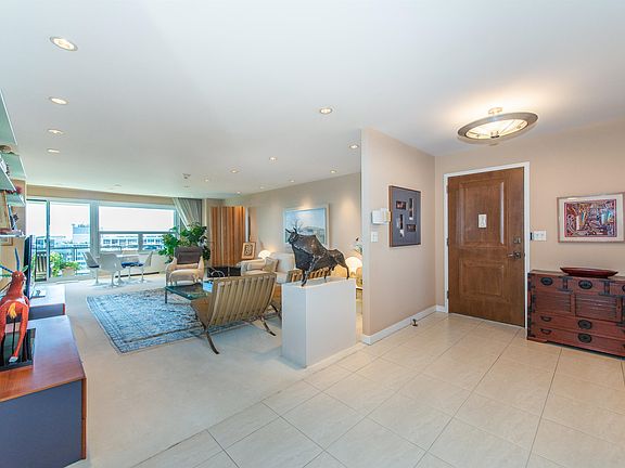 5th image of 2 Claridge Dr Penthouse 12HW