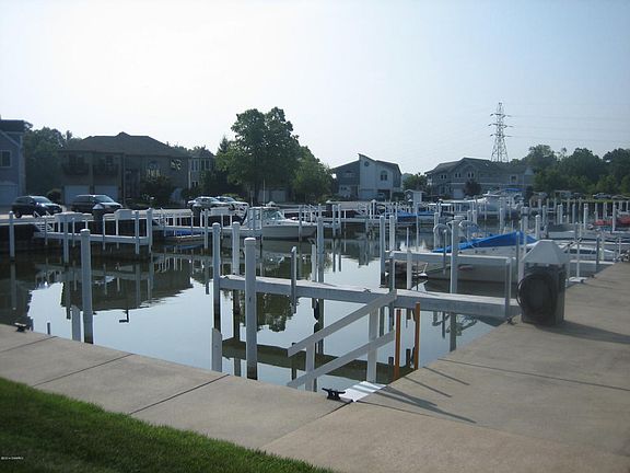 4th image of 914 Eagle Point Dr