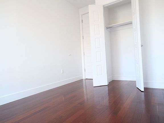 3rd image of 525 Maple St APT 3F
