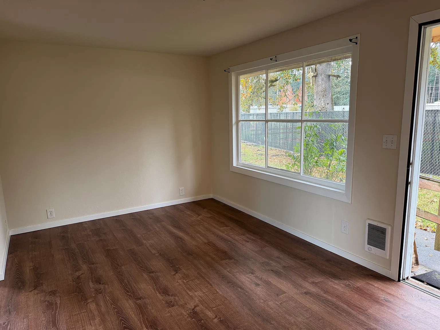1 bed, 850 sqft, $1,150 — Photo 2