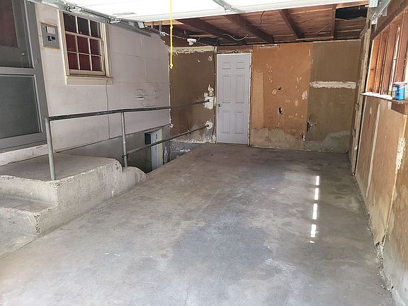 1 car garage-attached