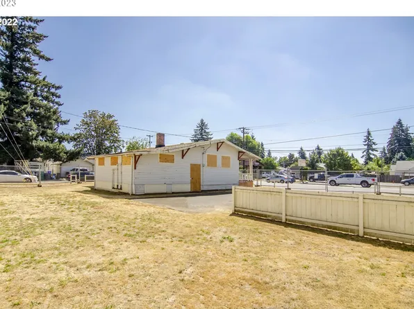 9265 NE Glisan St, Portland, OR 97220