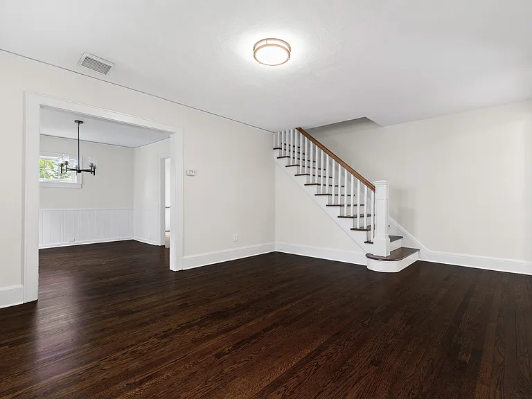 10 Henry St — Photo 5