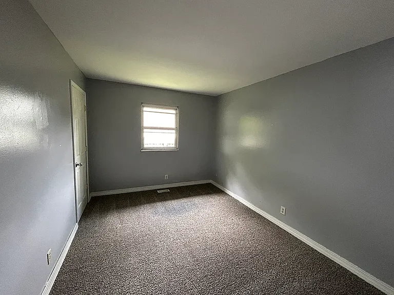 2425 Hawahorne Ave — Photo 3