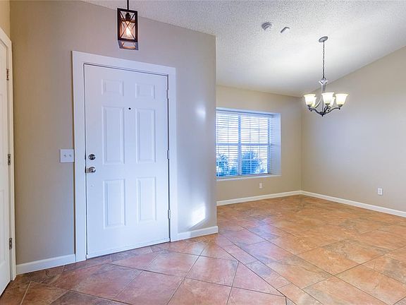 4th image of 907 Brae Loch Dr