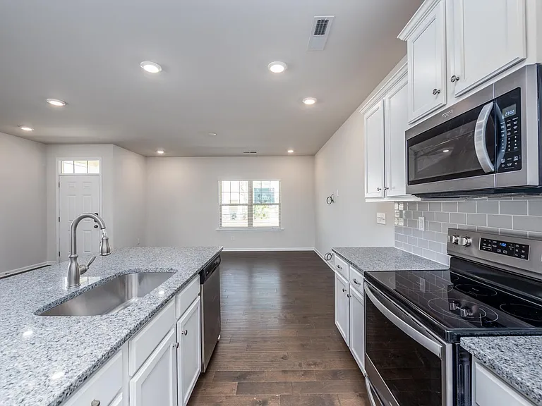 902 Sagecroft Ln — Photo 6