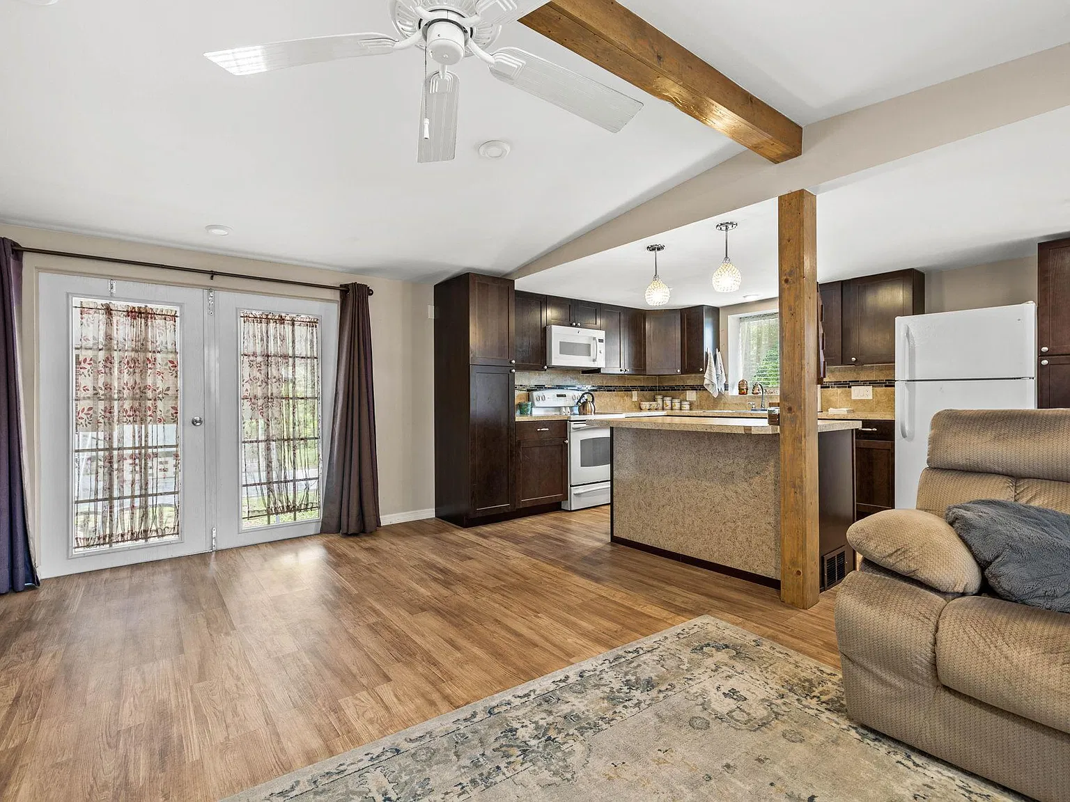 2 bed, 880 sqft, $1,750 — Photo 4