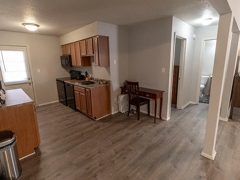 204 Wheaton Ct — Photo 9