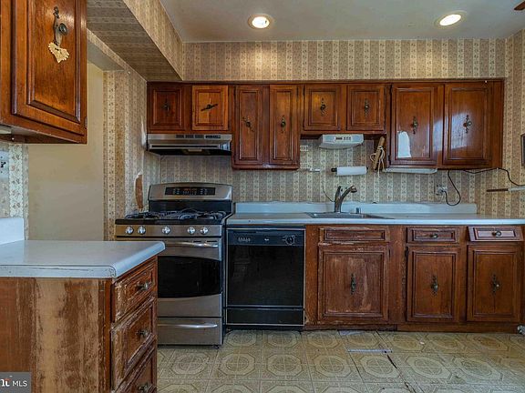 4th image of 2056 Mayflower Dr