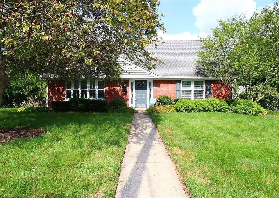 1st image of 136 Laurel Ave