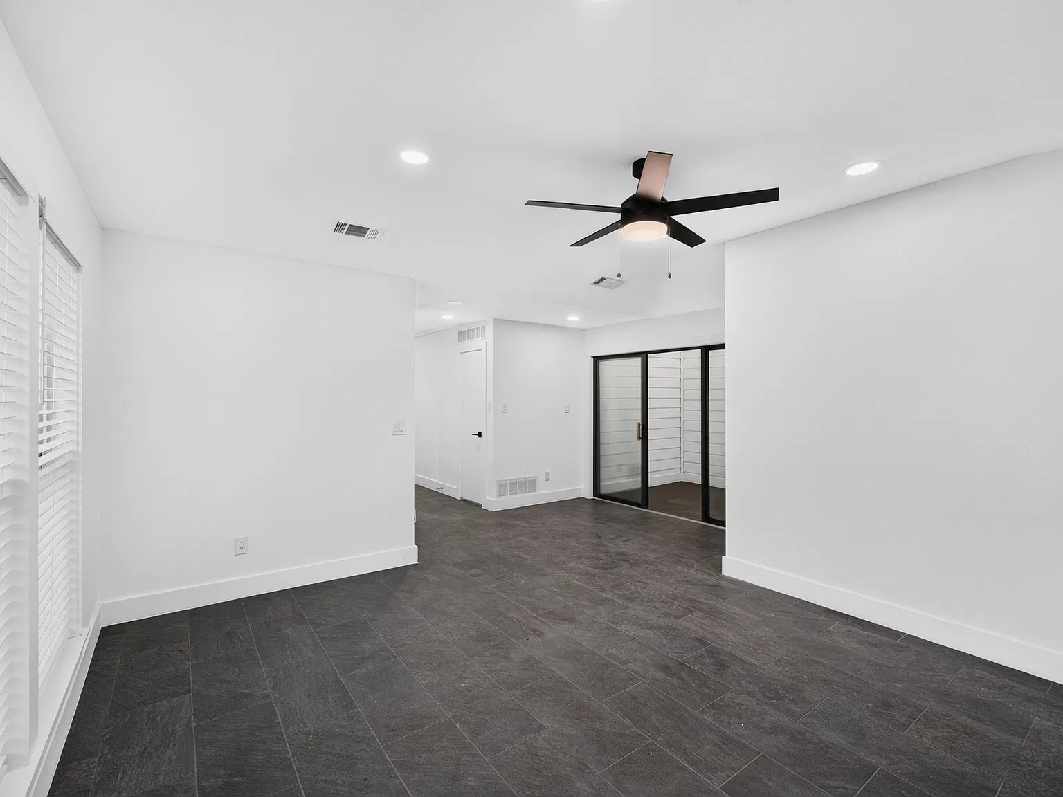 3 bed, 1222 sqft, $2,400 — Photo 4
