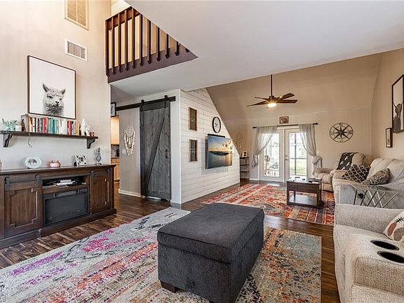 4th image of 1824 SE 10th St