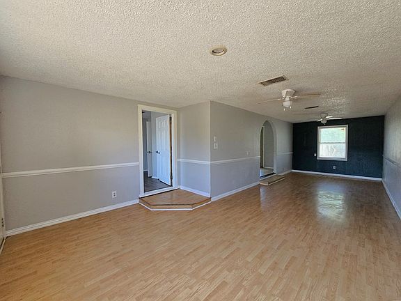 3rd image of 3601 Gaston Dr