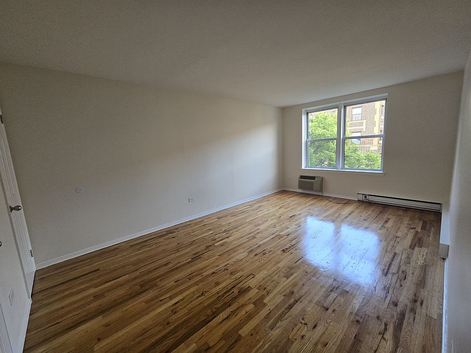 1st image of 3128 29th St APT 4A