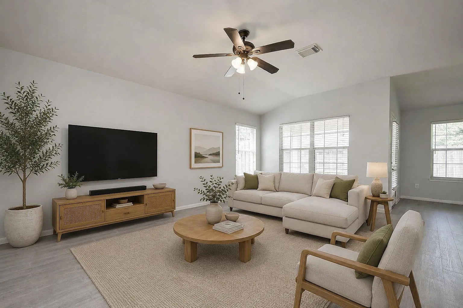4 bed, 2.5 bath, 1892 sqft, $2,350 — Photo 2