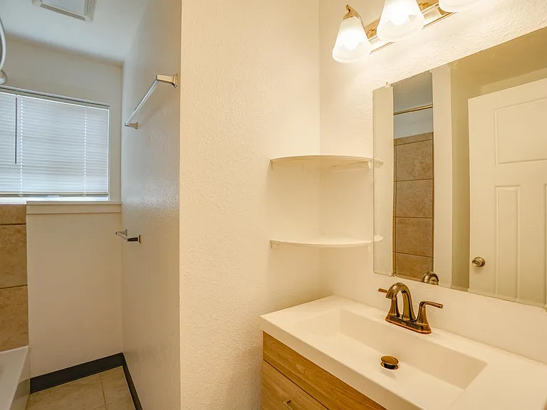 Trees Apartment Available Now — Photo 34