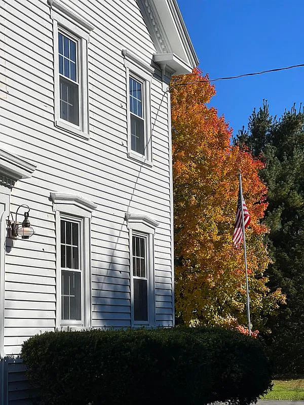 3 bed, 3.0 bath, 2300 sqft, $4,500 — Photo 2