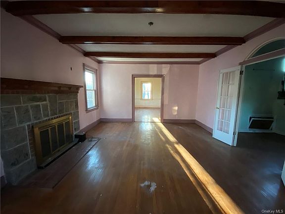 5th image of 438 Seneca Ave