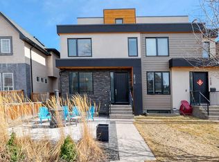 2418 W 24a St SW, Calgary, AB T3E 1W1