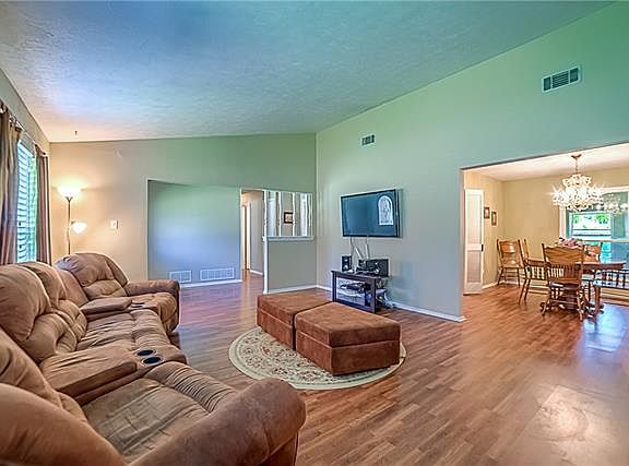 3rd image of 4638 Bayberry Ln