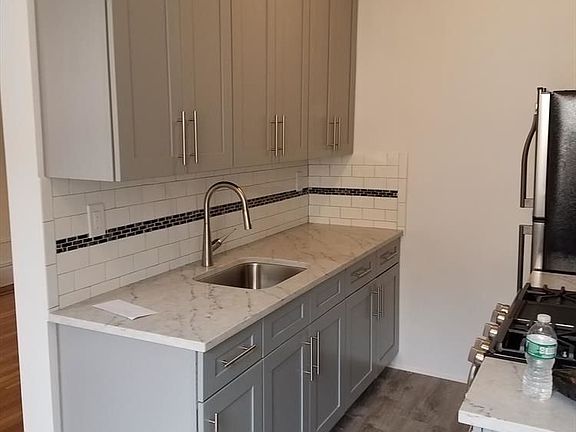 4th image of 2106 33rd St APT B1