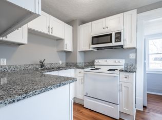 3126 R St, Omaha, NE 68107