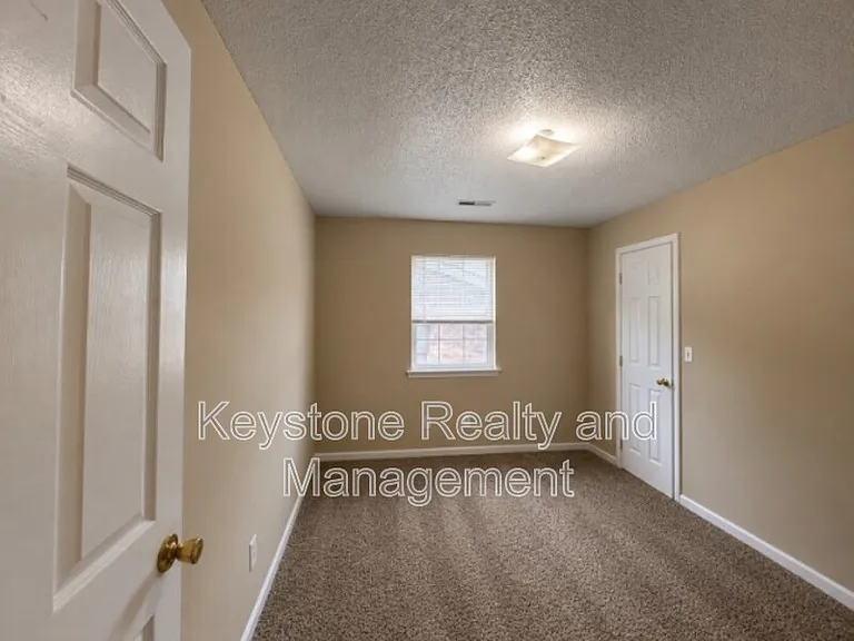1375 Thompsonville Ln #43 — Photo 7