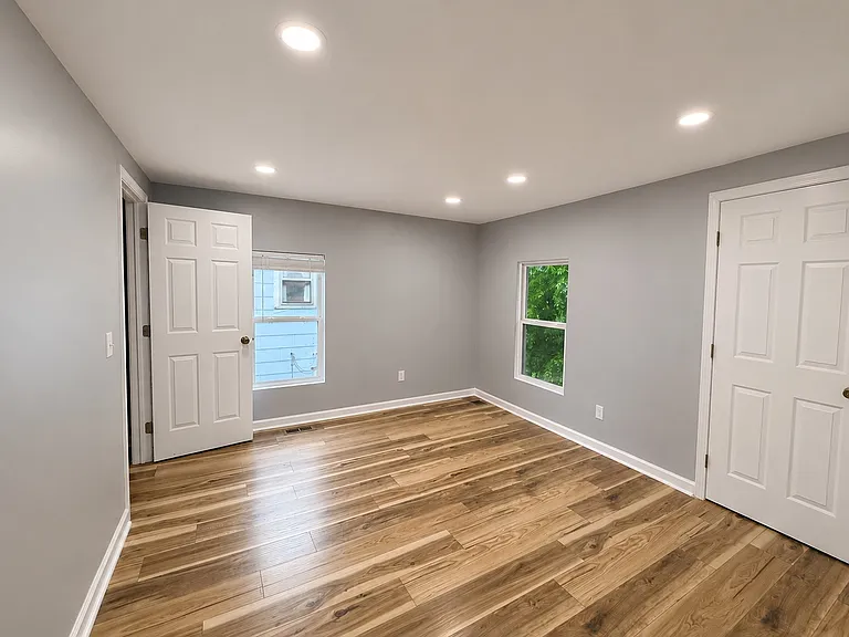 93 N Oakley Ave — Photo 10